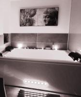 B&B Bernis - Elle & Lui en Jacuzzi - Bed and Breakfast Bernis