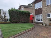 Newly decorated & furniture, 2 single beds, large room, Sofa, netflix, garden view, patio & seating - Ferienwohnung