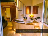 Queen Suite with Spa Bath