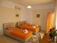 Studio (3 Adults)