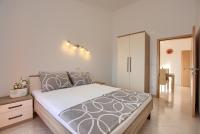 Apartamento de 2 dormitorios con balcón y terraza