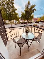 TOUL Appartement Entier avec PARKING Privé au Calme Cosy à Étage avec Balcon - B&B