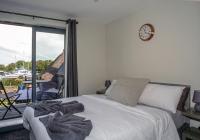 B&B Kent - Beautiful river balcony cottage in heart of historic sandwich - Bed and Breakfast Kent