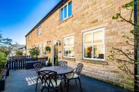 Buxton centre cosy cottage with free secure parking - B&B