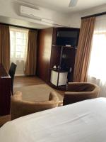 Chambre Double ou Lits Jumeaux - Vue sur Piscine