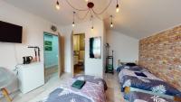 Dreibettzimmer mit Bad