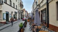 Raciborska Royal Apartment - miejsce parkingowe na parkingu strzeżonym - B&B Gliwice