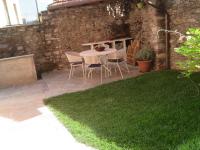 Apartment with Garden View