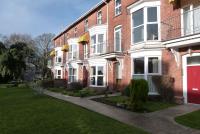 Hurst Dene Aparthotel - B&B