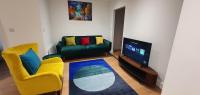 B&B London - Garland Stylish Apartment 2 In Greater London - Bed and Breakfast London