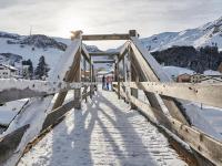 Three-Bedroom Apartment with Shower
