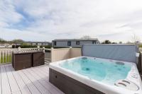 B&B South Cerney - Thumper Lodge - Luxury lodge with Hot Tub - Bed and Breakfast South Cerney