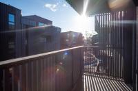 Dream Stay - Brand New Apartment with Balcony & Free Parking - B&B