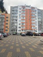 Сучасна та простора квартира в гарному районі міста біля парку - Bed and Breakfast