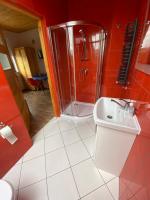 Zweibettzimmer mit eigenem Bad