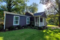 B&B Memphis - Chic Home Cabin Like Sleeps Up to 14 on 1.5 Acres - Bed and Breakfast Memphis