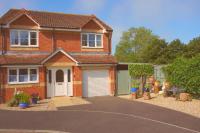 'SPIRIT OF AVALON' Four bedrooms, 500 metres to town centre - B&B