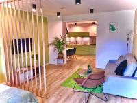 B&B Jelenia Góra - Apartament „Green Wall” - Bed and Breakfast Jelenia Góra