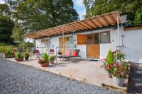 Newlands Farm Stables - Bed and Breakfast