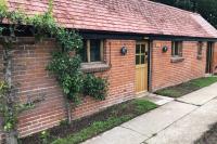 Luxury 2 Bed Cottage in the Orchard of a 17th Century Manor House - B&B