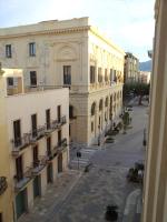 Deluxe One-Bedroom Apartment with Balconette 