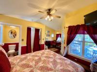 Kamer met Queensize Bed met Balkon en Open Haard