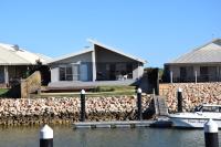 The Carnarvon Luxury Canal Home - B&B Carnarvon
