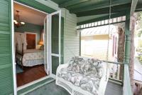 Zimmer mit Queensize-Bett und Balkon