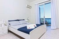 Apartamento de 1 dormitorio con balcón y vistas al mar