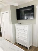 Amazing beach getaway pool condo by the beach - B&B Bradenton Beach