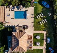Agro Art Boutique & Luxury Villas - Two Art Villas with Pools, Unique Decors, and a Treehouse Option - B&B Vanáton