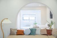 The Cave I 六人包層民宿 - B&B Tainan