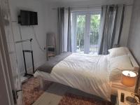 B&B Solihull - Penthouse Apartment FREE wi-fi & Parking Occasional Bed Available - Bed and Breakfast Solihull