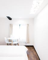 Dreibettzimmer mit Stadtblick