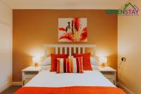 "The Garden Apartment Newquay" by Greenstay Serviced Accommodation - Beautiful 2 Bed Apartment With Parking & Garden Terrace, Dog Friendly, Close To Beaches, Shops & Restaurants - Perfect For Families, Couples, Small Groups & Business Travellers - Chambres d'hôtes Newquay