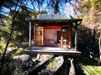 B&B Christchurch - Manaaki Mai, Rustic Retreat Bush Cabin - Bed and Breakfast Christchurch