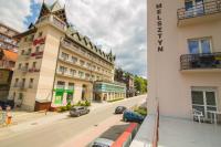 Krynica Apartamenty 100m Duży Apartament, Salon + 3 sypialnie przy Deptaku - Chambres d'hôtes Krynica-Zdrój