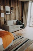 Apartment with Mountain View