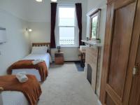 Camera Standard Doppia con Letti Singoli con Bagno in Comune