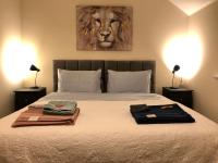 Entire Two Bed Coach House Super King Beds Turn into singles - B&B Countess Wear