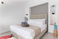 Hochzeitssuite mit Whirlpool und Blick auf die Caldera