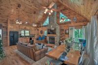 Lovely Lake Hartwell Retreat Dock, Deck and Grill! - Ferienwohnung