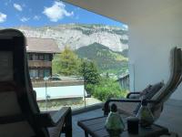 Montanas - Luxuswohnung mit Kamin - Nahe Caumasee & Talstation - B&B Flims