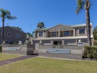 Carindale, 10,19 Dowling Street - Ground floor unit close to pool and tennis court, Wi-Fi, foxtel, linen and bed making supplied - B&B