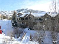 Apartment with Mountain View