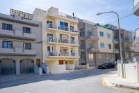 Summer Breeze apartment with terrace with Panoramic views - by Getawaysmalta - B&B Mellieħa