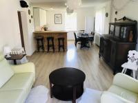 Appartamento con 4 Camere da Letto e Balcone 