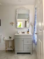 Private Suite Mins from MIA Free Parking - B&B Miami