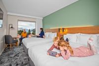 Holiday Inn Express & Suites Queenstown, an IHG Hotel