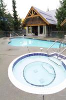Amazing Location with PRIVATE Hot Tub by Harmony Whistler - Ferienwohnung